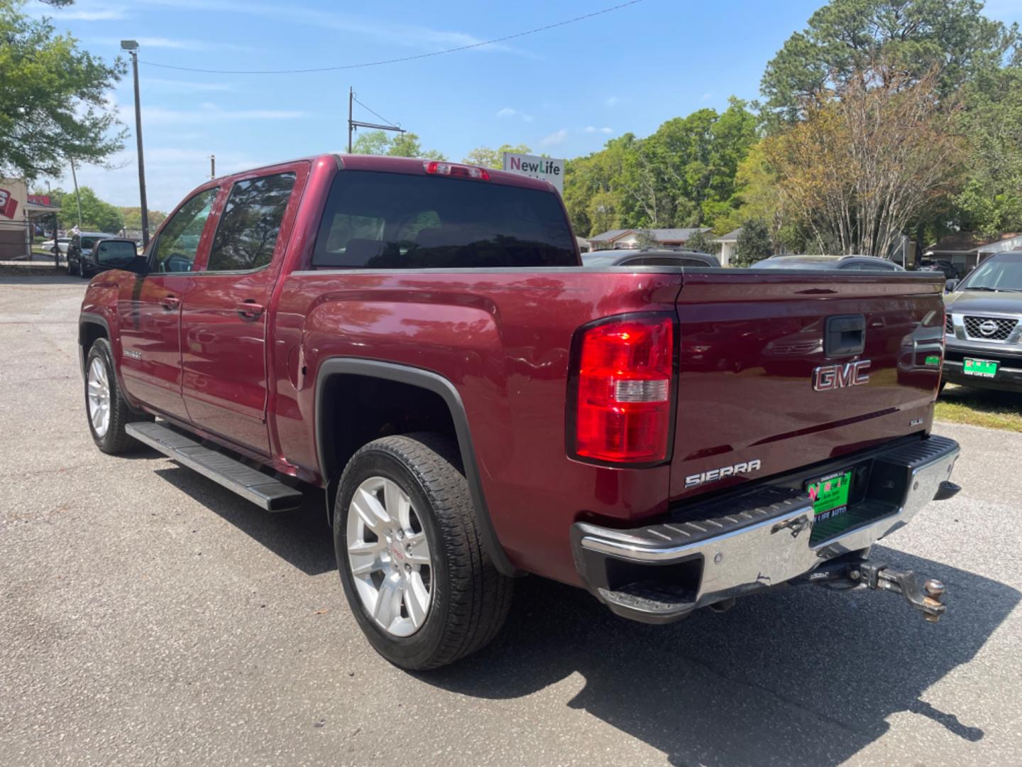 2014 RED GMC SIERRA 1500 SLE (3GTP1UEC5EG) with an 5.3L engine, Automatic transmission, located at 5103 Dorchester Rd., Charleston, SC, 29418-5607, (843) 767-1122, 36.245171, -115.228050 - Photo#4